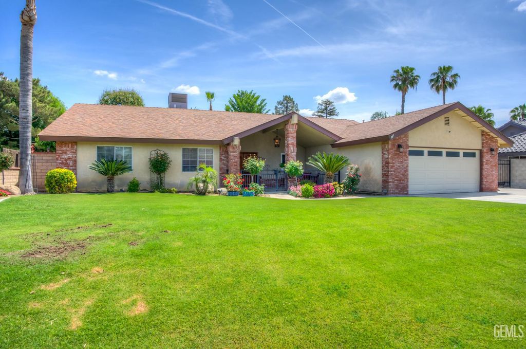 Photo of 8906 Tillson Way, Bakersfield, CA 93307 (MLS # 202604159)