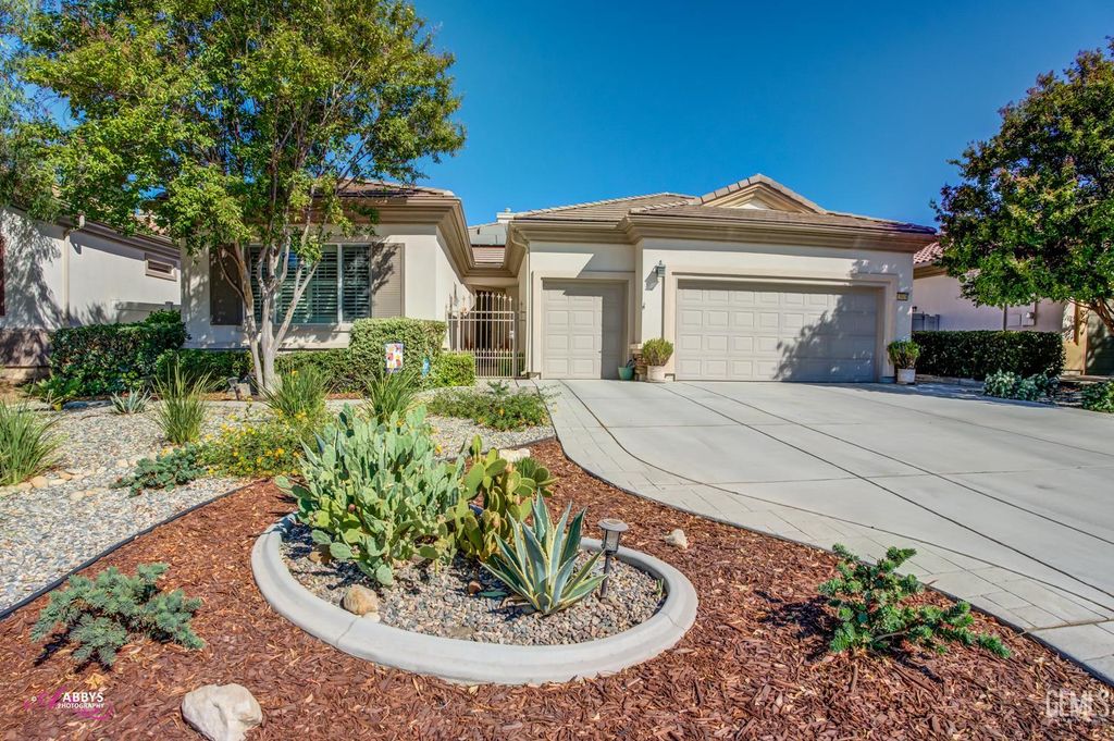 Photo of 13808 Calico Village Drive, Bakersfield, CA 93306 (MLS # 202510588)