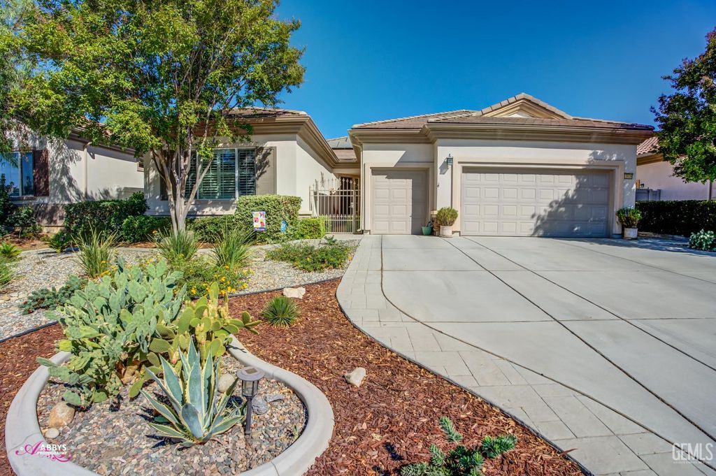 Photo of 13808 Calico Village Drive, Bakersfield, CA 93306 (MLS # 202510588)