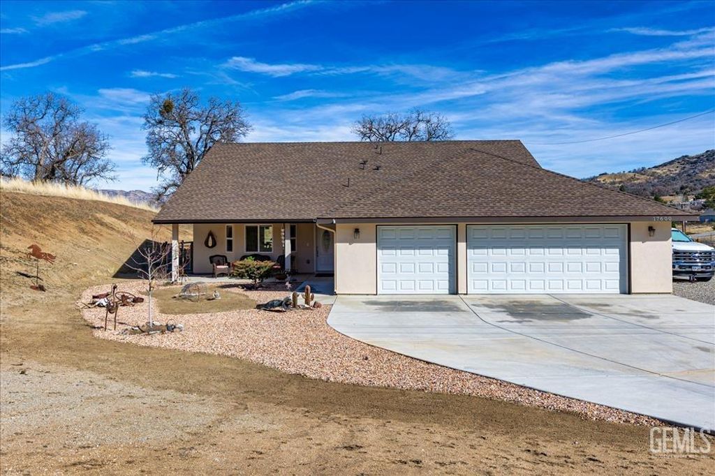 Photo of 17600 Ascot Court, Tehachapi, CA 93561 (MLS # 202603971)