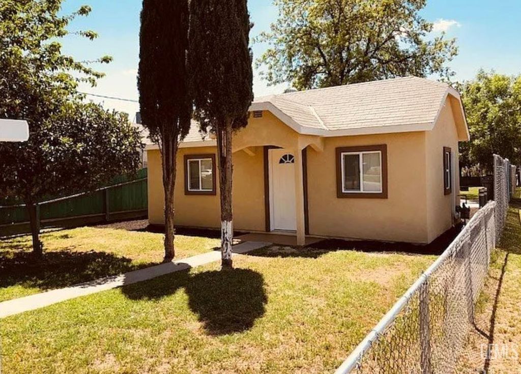 Photo of 325 N 15 St St, Chowchilla, CA 93610 (MLS # 202603930)