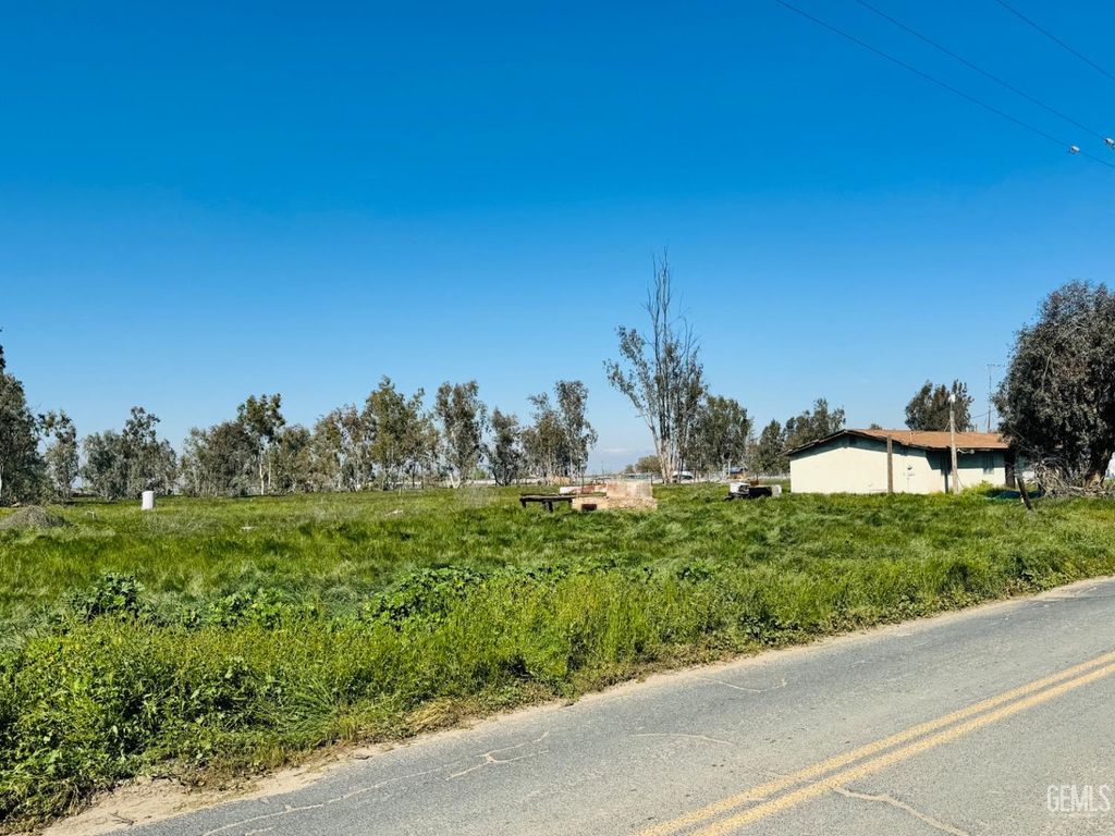 Photo of 13232 Avenue 72 Ave, Earlimart, CA 93219 (MLS # 202510797)