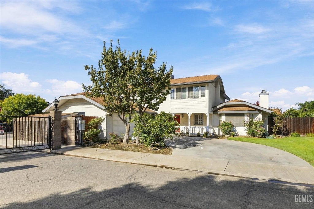 Photo of 5700 Panorama Crest Drive, Bakersfield, CA 93306 (MLS # 202609829)