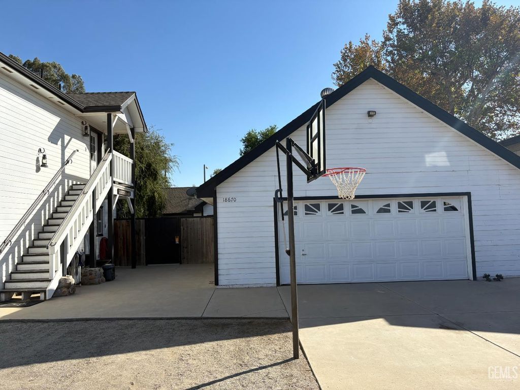 Photo of 18670 AMOS Road, Bakersfield, CA 93308 (MLS # 202511198)