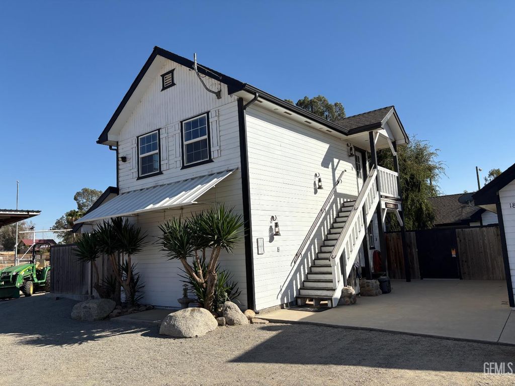 Photo of 18670 AMOS Road, Bakersfield, CA 93308 (MLS # 202511198)