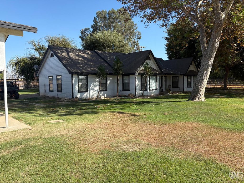 Photo of 18670 AMOS Road, Bakersfield, CA 93308 (MLS # 202511198)