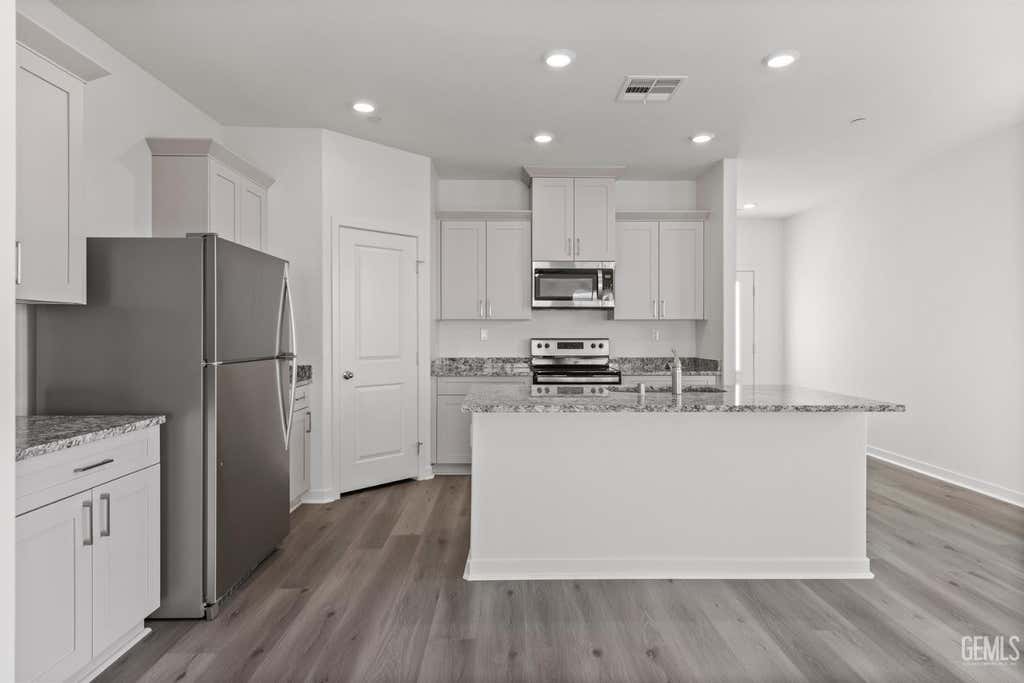 Photo of 7940 Blueberry Avenue, Bakersfield, CA 93313 (MLS # 202608783)
