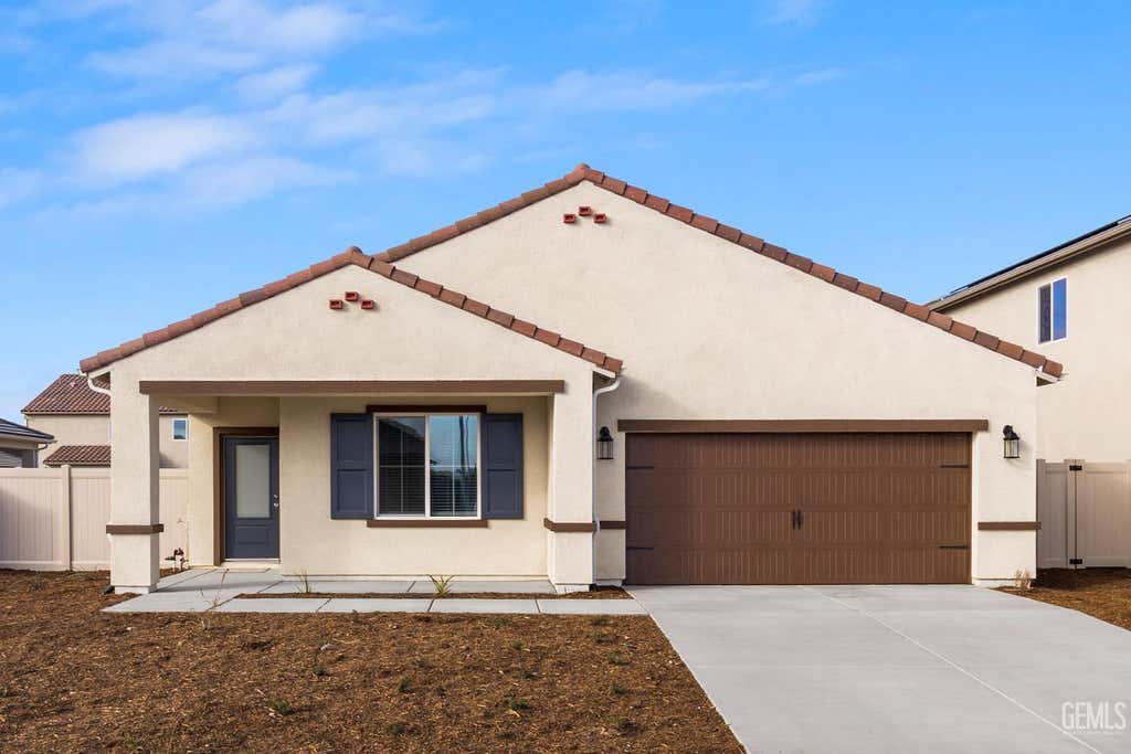 Photo of 7940 Blueberry Avenue, Bakersfield, CA 93313 (MLS # 202608783)