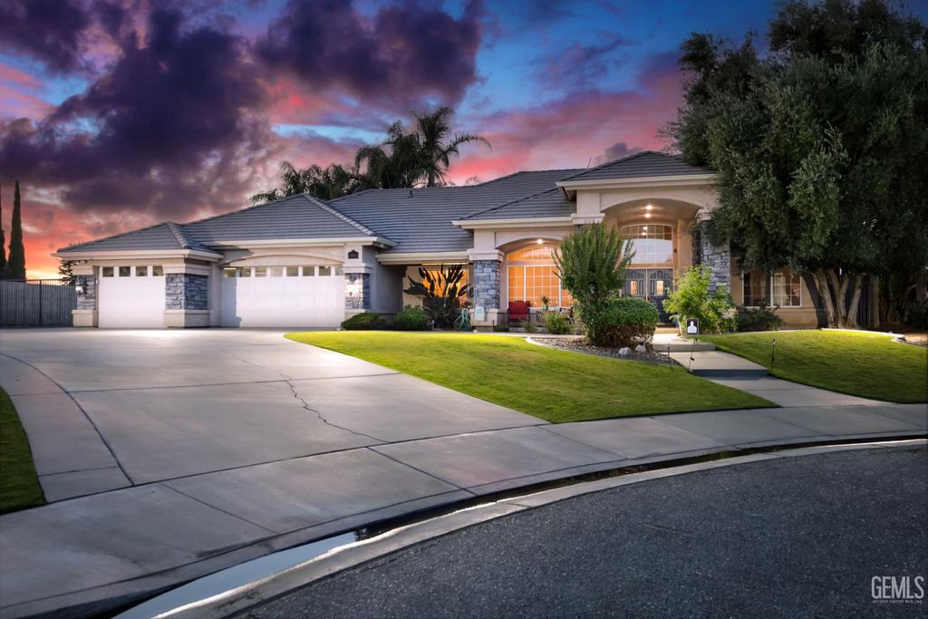 Photo of 13440 Atrium Court, Bakersfield, CA 93314 (MLS # 202605805)