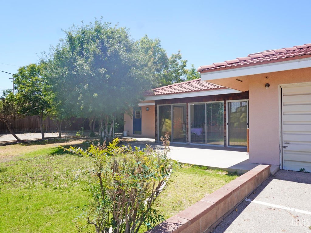 Photo of 10 Grey Way, Taft, CA 93268 (MLS # 202605564)