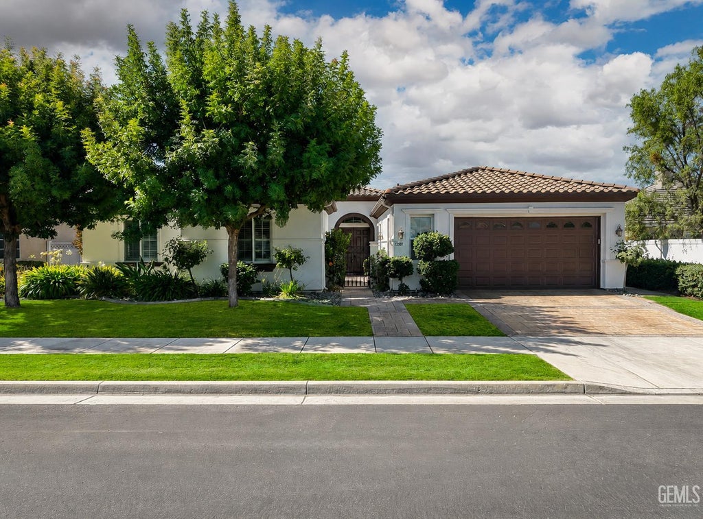 Photo of 12301 Winger Street, Bakersfield, CA 93312 (MLS # 202608043)