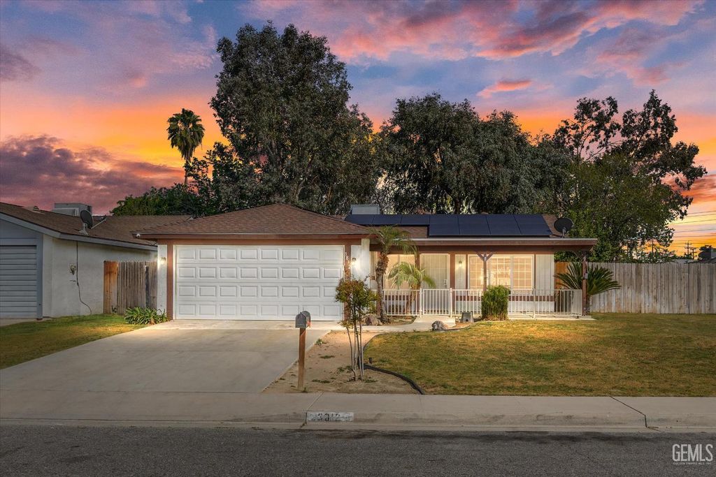 Photo of 3812 Curry Court, Bakersfield, CA 93309 (MLS # 202511101)