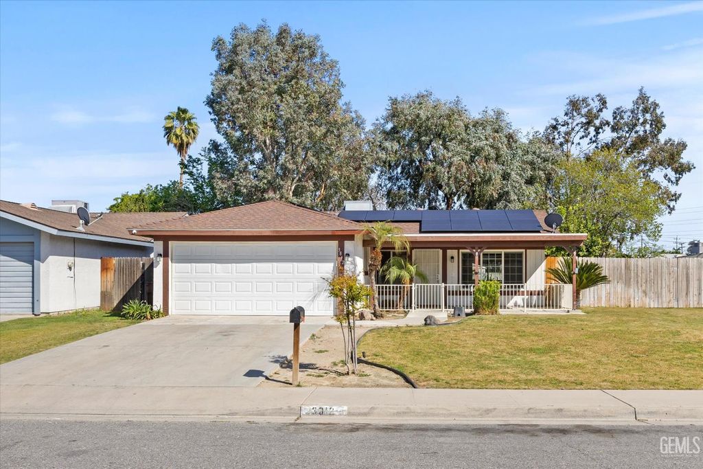 Photo of 3812 Curry Court, Bakersfield, CA 93309 (MLS # 202511101)
