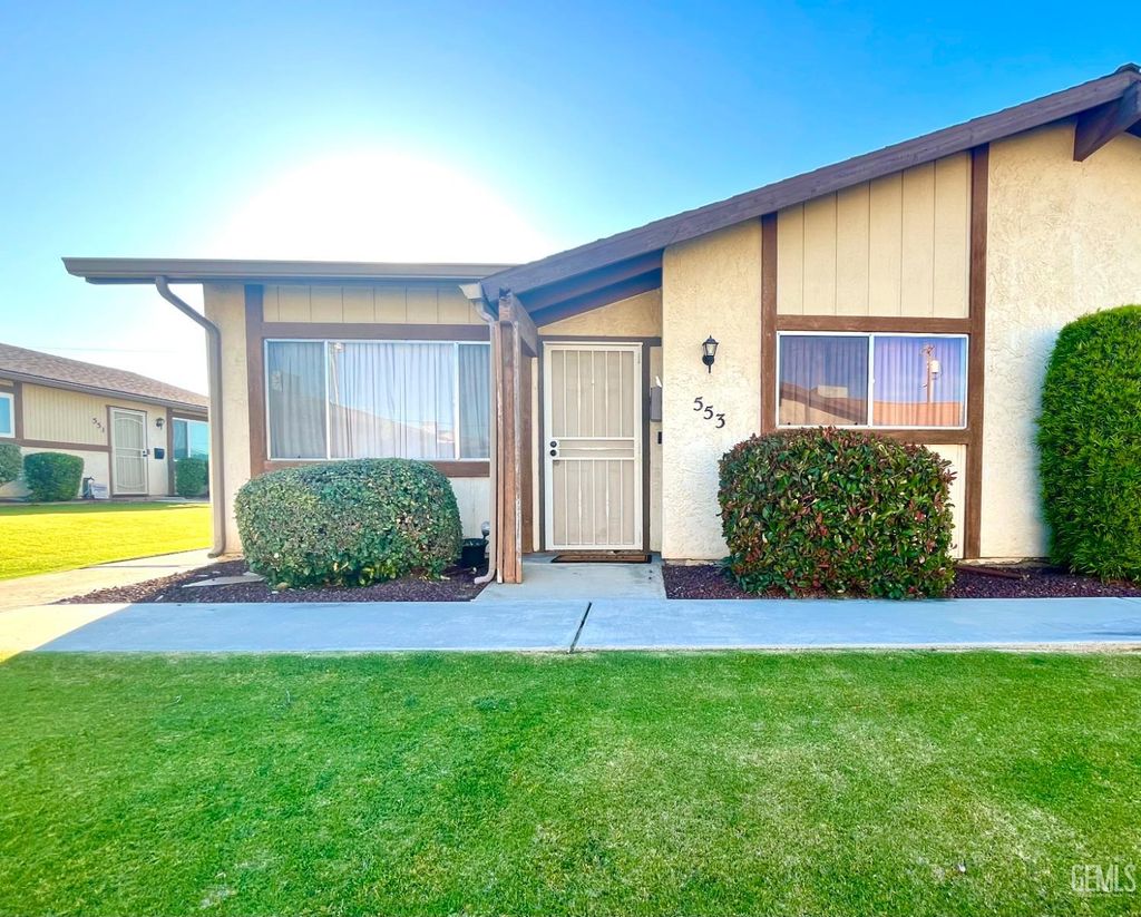Photo of 553 Front Street, Taft, CA 93268 (MLS # 202604033)