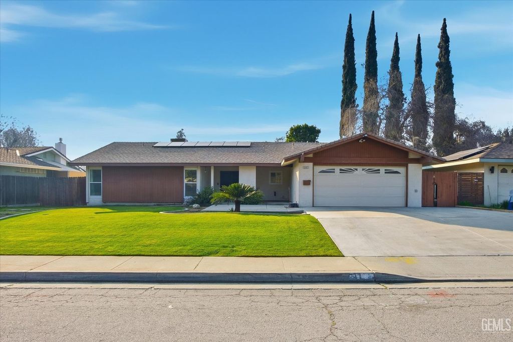 Photo of 205 Carr Street, Bakersfield, CA 93309 (MLS # 202601240)