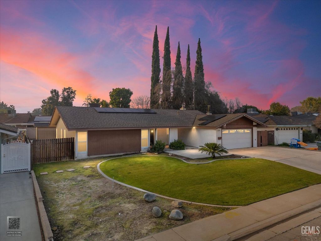 Photo of 205 Carr Street, Bakersfield, CA 93309 (MLS # 202601240)