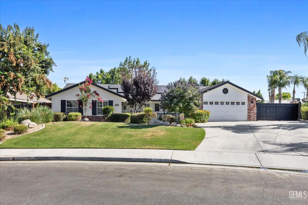 Photo of 14508 Harvest Crest Avenue, Bakersfield, CA 93314 (MLS # 202603178)