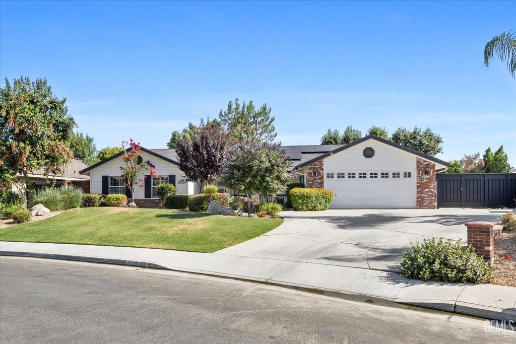 Photo of 14508 Harvest Crest Avenue, Bakersfield, CA 93314 (MLS # 202603178)