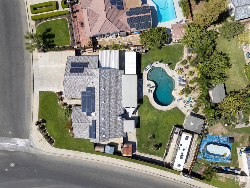Photo of 5102 Snowdrift Court, Bakersfield, CA 93313 (MLS # 202510925)