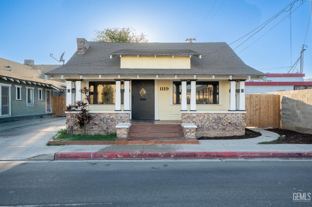Photo of 1119 H Street, Bakersfield, CA 93304 (MLS # 202609993)