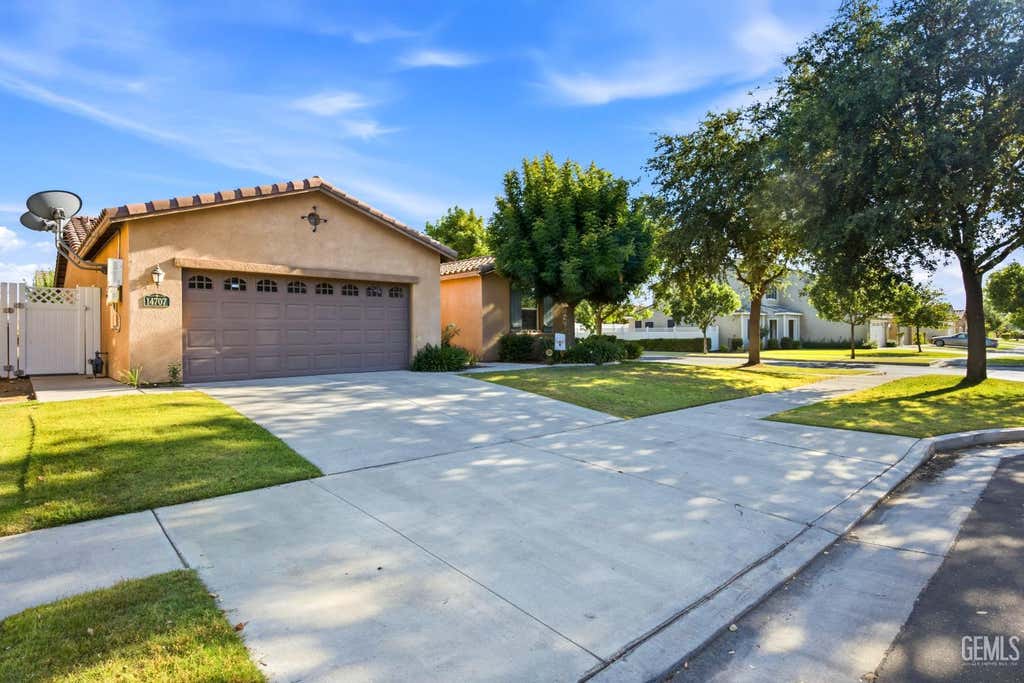Photo of 14707 Coneflower Drive, Bakersfield, CA 93314 (MLS # 202607969)