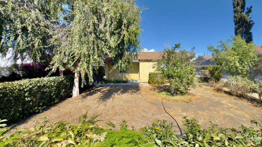 Photo of 11030 De Garmo Avenue, Pacoima, CA 91331 (MLS # 202510687)