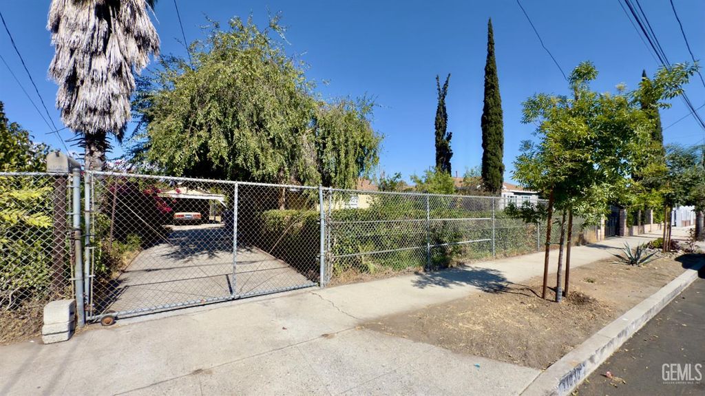 Photo of 11030 De Garmo Avenue, Pacoima, CA 91331 (MLS # 202510687)