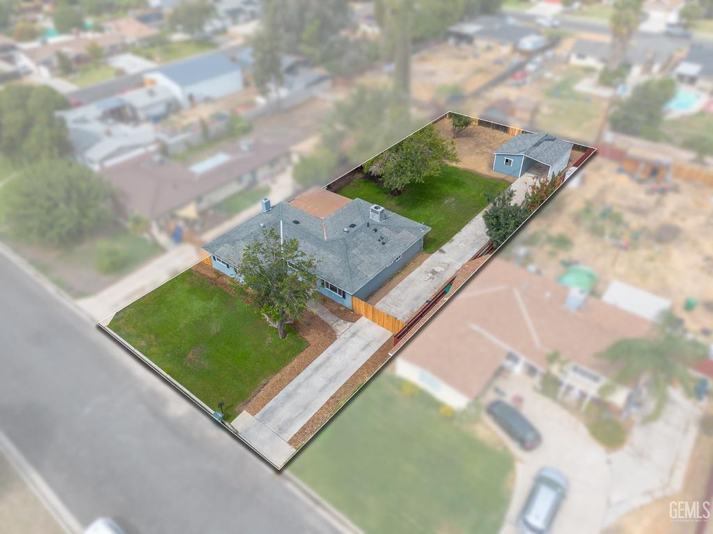 Photo of 6708 Cranbrook Avenue, Bakersfield, CA 93308 (MLS # 202510586)