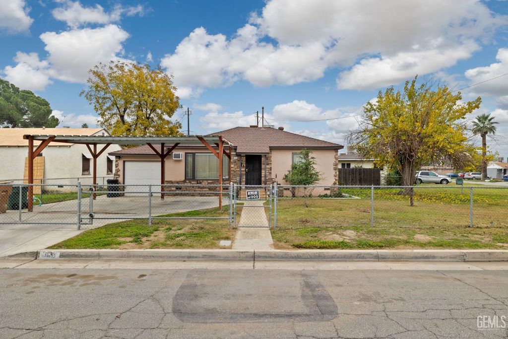 Photo of 1313 Maitland Drive, Bakersfield, CA 93304 (MLS # 202513649)