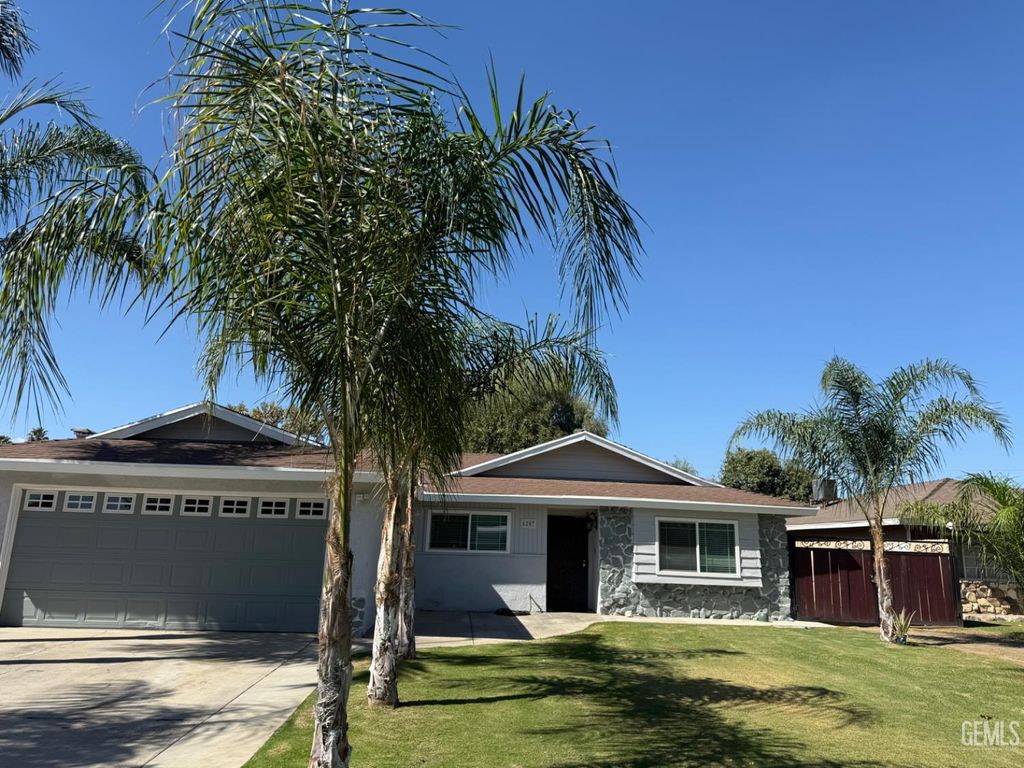 Photo of 6207 Parsons Way, Bakersfield, CA 93307 (MLS # 202511332)