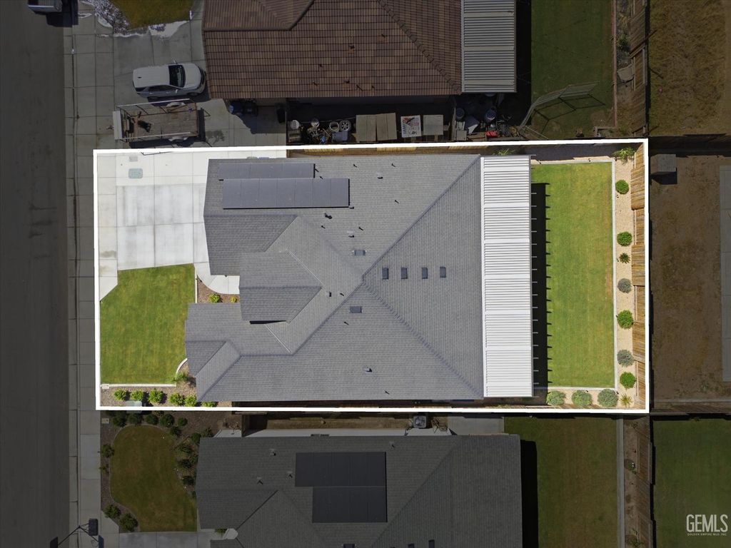 Photo of 910 Hartlepool Avenue, Bakersfield, CA 93307 (MLS # 202603254)