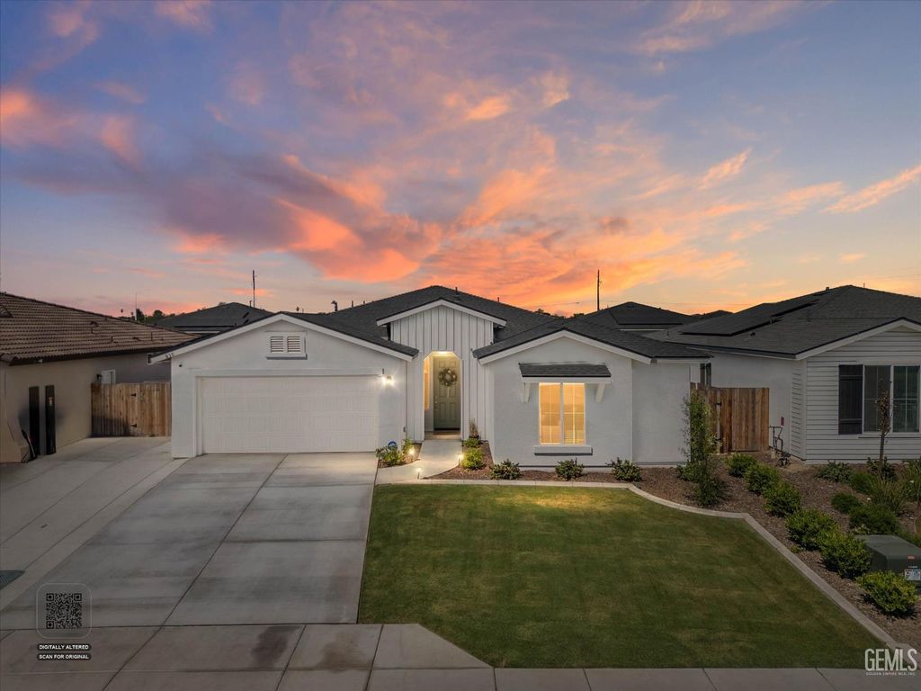 Photo of 910 Hartlepool Avenue, Bakersfield, CA 93307 (MLS # 202603254)
