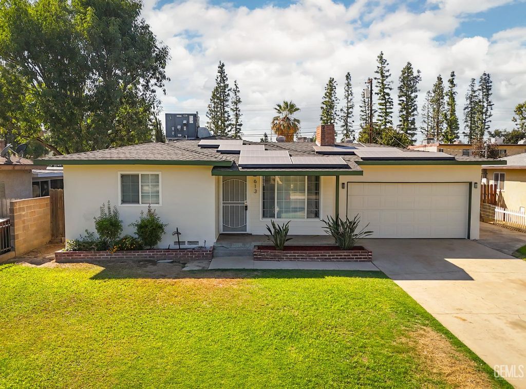 Photo of 613 Fiorito Street, Bakersfield, CA 93309 (MLS # 202511274)