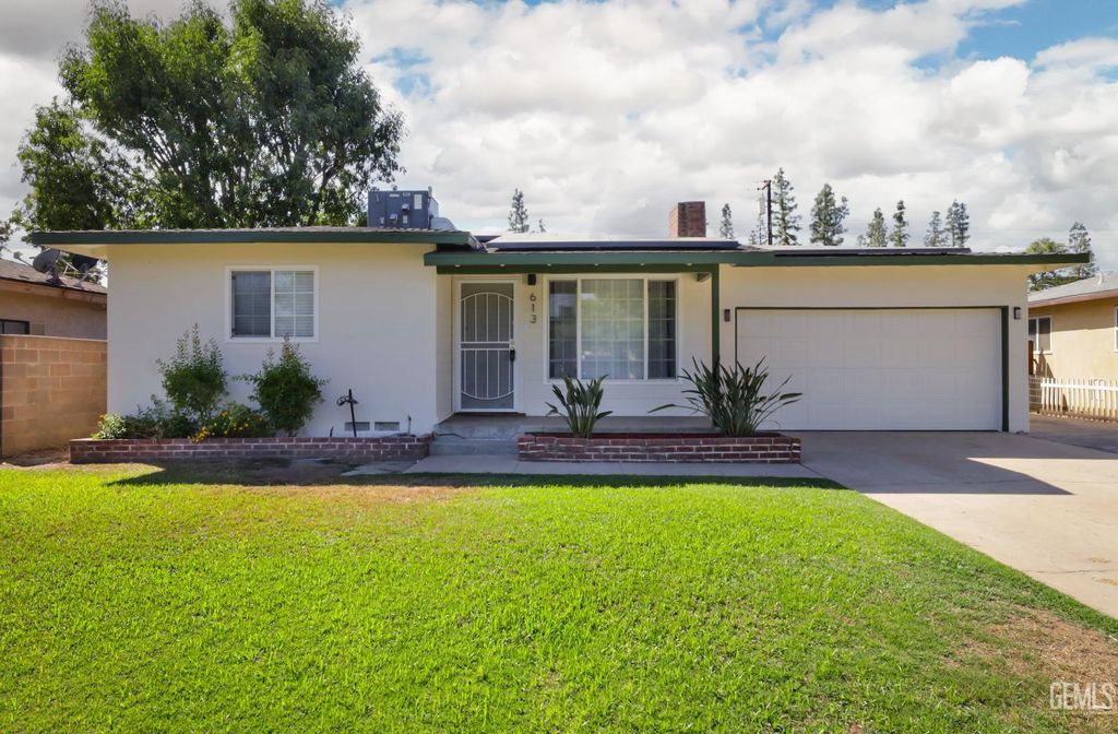 Photo of 613 Fiorito Street, Bakersfield, CA 93309 (MLS # 202511274)
