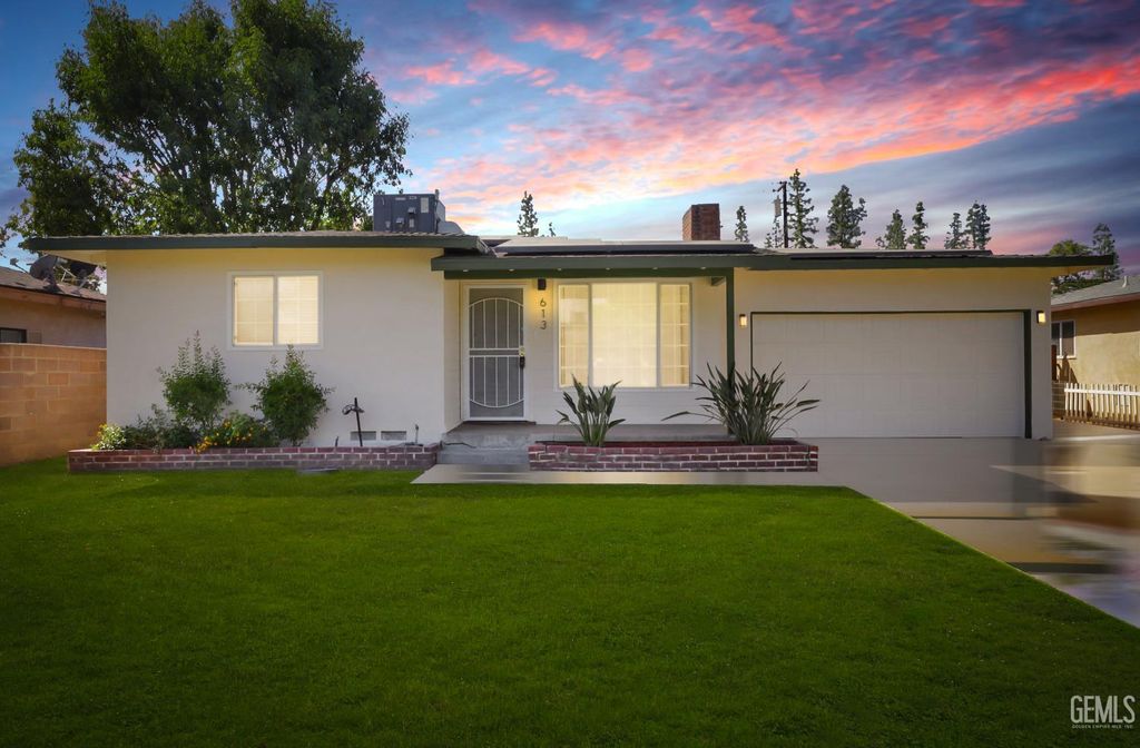 Photo of 613 Fiorito Street, Bakersfield, CA 93309 (MLS # 202511274)