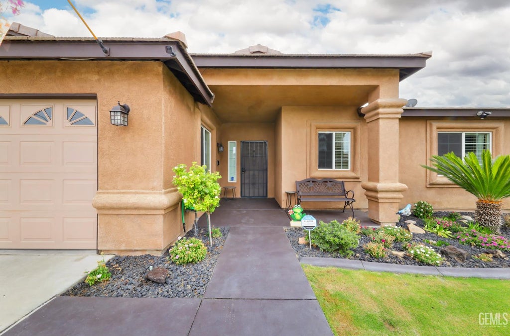 Photo of 5531 El Palacio Drive, Bakersfield, CA 93307 (MLS # 202609868)