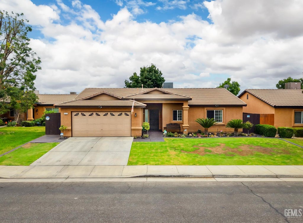Photo of 5531 El Palacio Drive, Bakersfield, CA 93307 (MLS # 202609868)