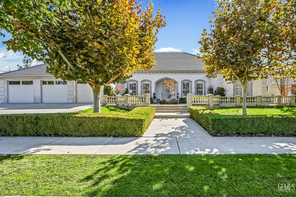 Photo of 1906 Heaton Street, Bakersfield, CA 93311 (MLS # 202611164)