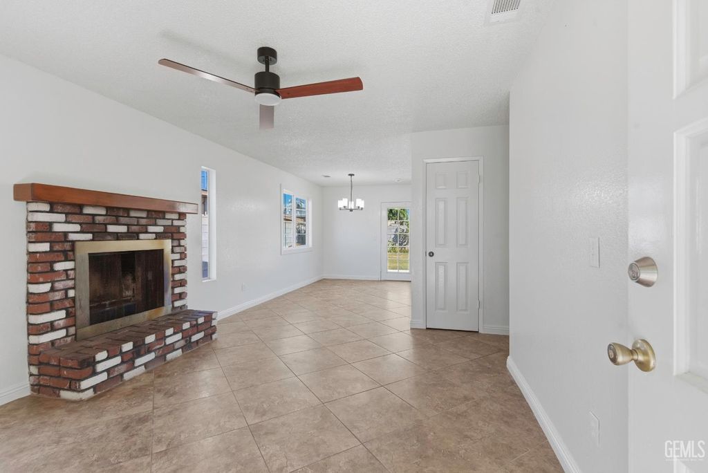 Photo of 624 Tucker Street, Arvin, CA 93203 (MLS # 202604136)