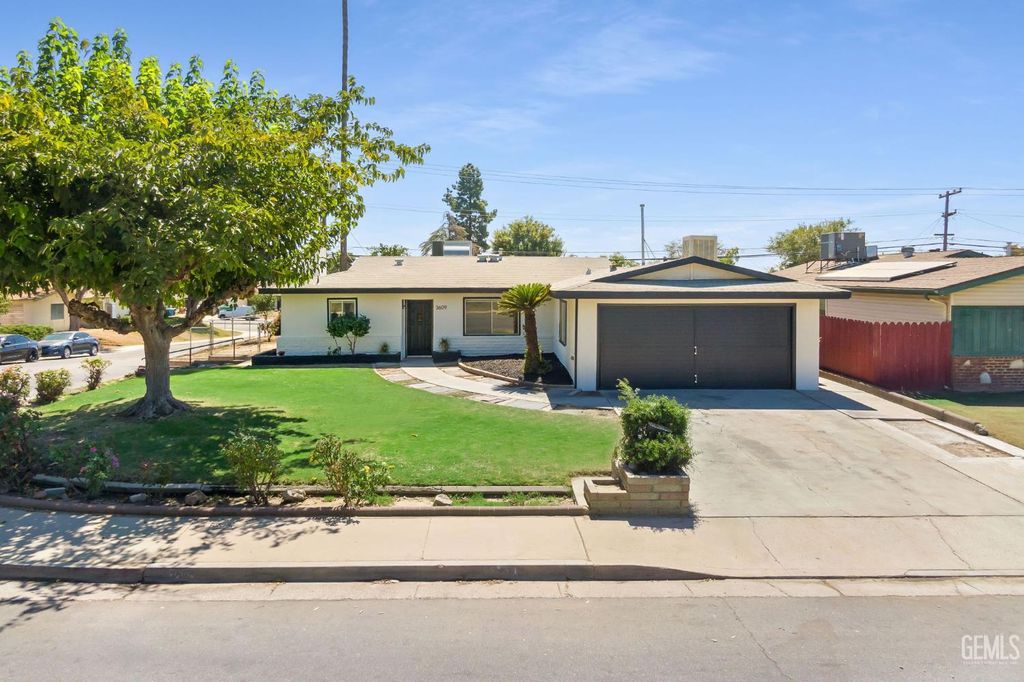Photo of 3609 Cardinal Avenue, Bakersfield, CA 93306 (MLS # 202510618)