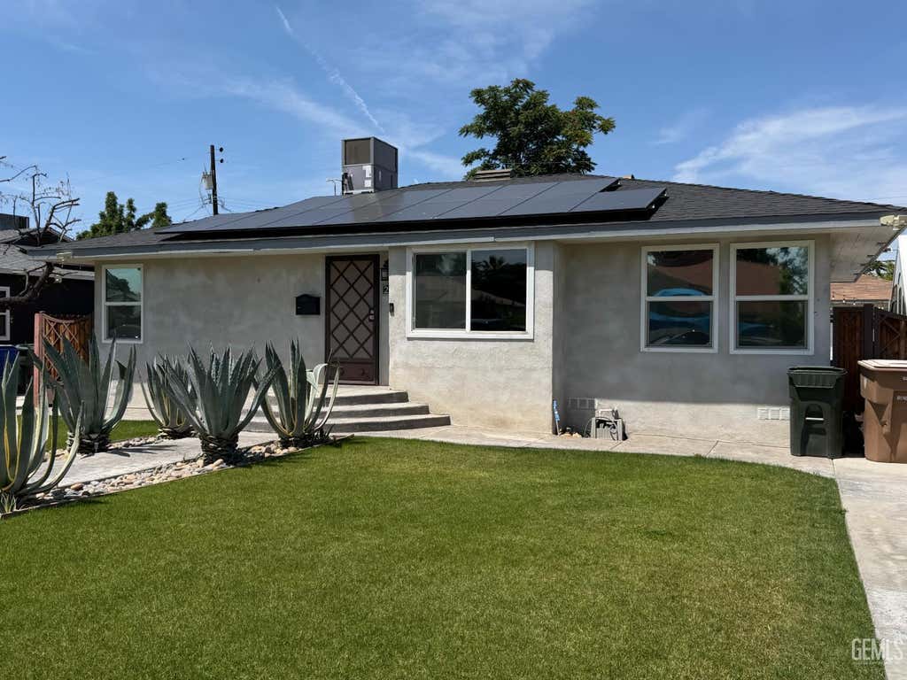 Photo of 2616 Cherry Street, Bakersfield, CA 93304 (MLS # 202608061)