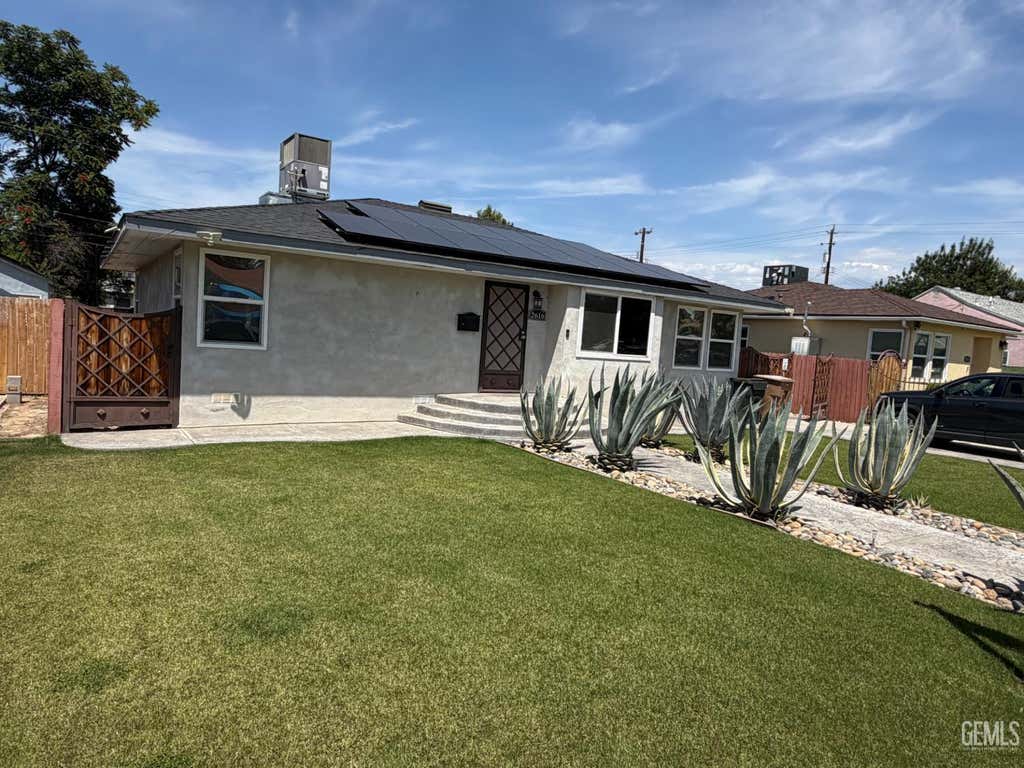 Photo of 2616 Cherry Street, Bakersfield, CA 93304 (MLS # 202608061)