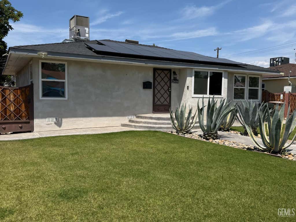 Photo of 2616 Cherry Street, Bakersfield, CA 93304 (MLS # 202608061)