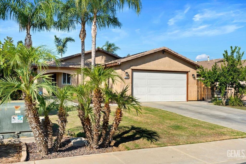 Photo of 5908 Sarona Street, Bakersfield, CA 93308 (MLS # 202511220)