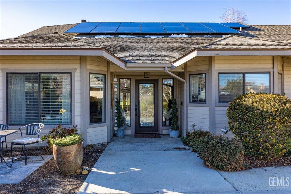 Photo of 23891 Shoreline Court, Tehachapi, CA 93561 (MLS # 202511342)