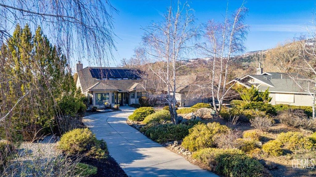 Photo of 23891 Shoreline Court, Tehachapi, CA 93561 (MLS # 202511342)