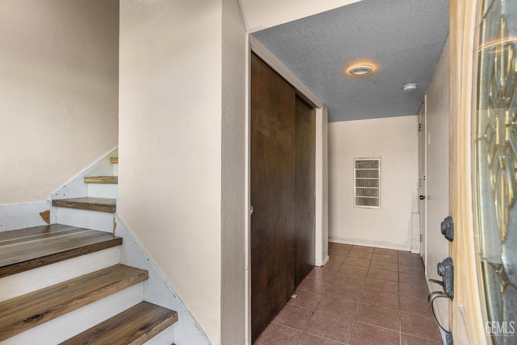 Photo of 29960 Greenwater Drive, Tehachapi, CA 93561 (MLS # 202602672)