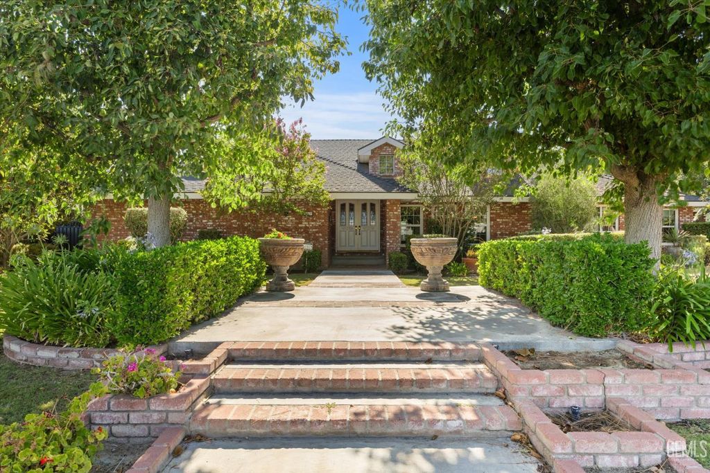 Photo of 2017 Renfro Road, Bakersfield, CA 93314 (MLS # 202607191)