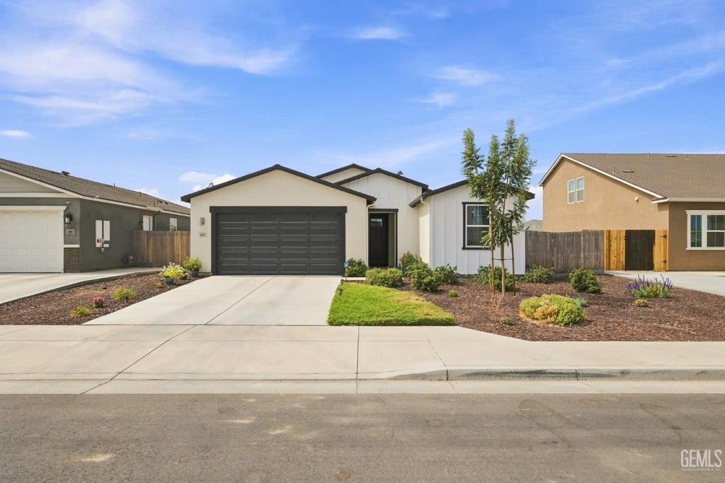 Photo of 6623 Wind Wolfs Lane, Bakersfield, CA 93313 (MLS # 202609736)