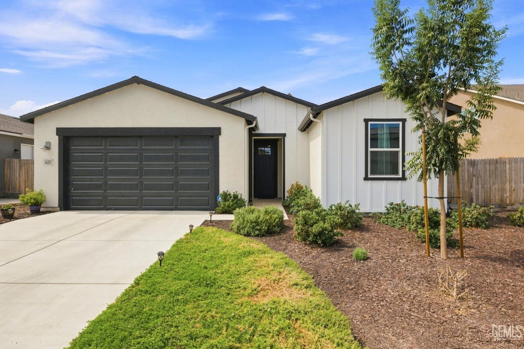 Photo of 6623 Wind Wolfs Lane, Bakersfield, CA 93313 (MLS # 202609736)